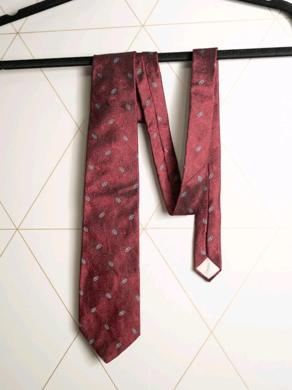 Oscar de la Renta Burgundy Paisley Silk Tie